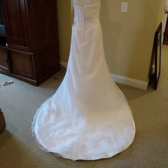 Wedding gown, size 12 - Picture 4 of 6
